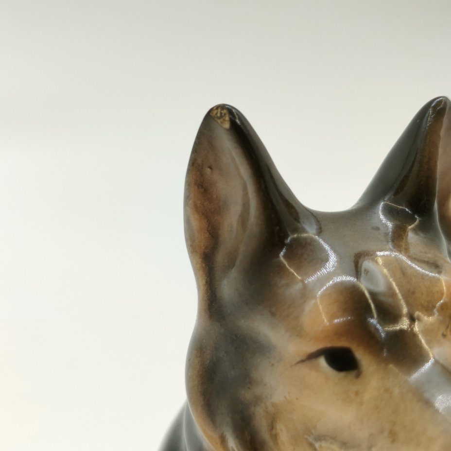 Статуэтка немецкой овчарки с двумя щенками на цепочке