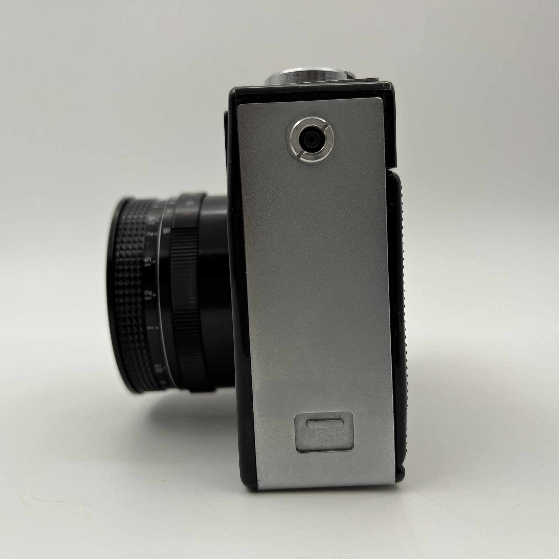 Фотоаппарат "Вилия" с объективом "Триплет 69-3 4/40" в оригинальном кофре, пластик, металл, стекло, кожа, Минский механический завод им. С.И. Вавилова  (БелОМО), СССР, 1974-1985 гг.