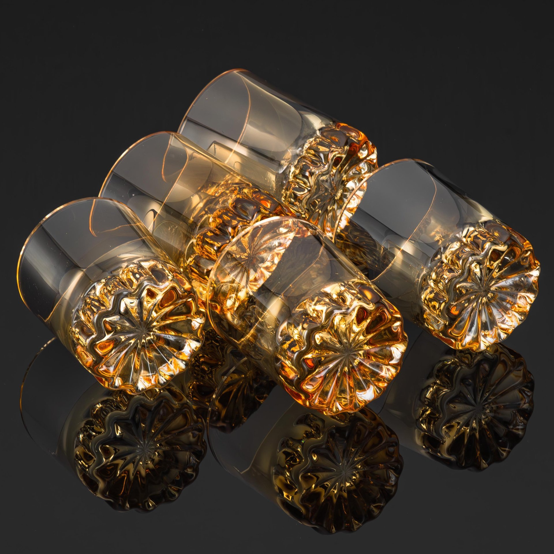 Набор роксов для коньяка/виски золотистого цвета  на 5 персон