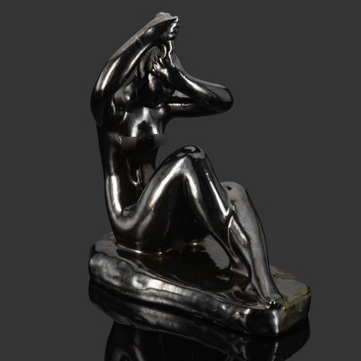 Скульптура «Девушка, расчесывающая волосы» («Отжимающая волосы»), автор Николай Андреевич Силис, керамика, поливы, Гжельский керамический завод, СССР, 1960-1970 гг.