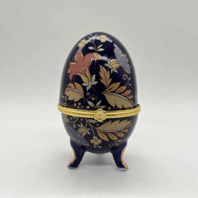 Шкатулка в форме яйца, украшенная цветочным декором, фарфор, металл, деколь, золочение, Азия, 2000-2015 гг.