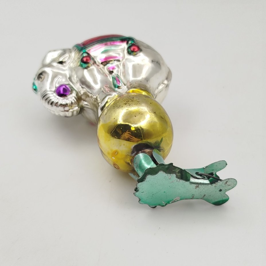Игрушка ёлочная "Слон на шаре", стекло, роспись, металл, Завод стеклянных ёлочных украшений и оптических изделий, г. Москва, СССР, 1950-1960 гг.