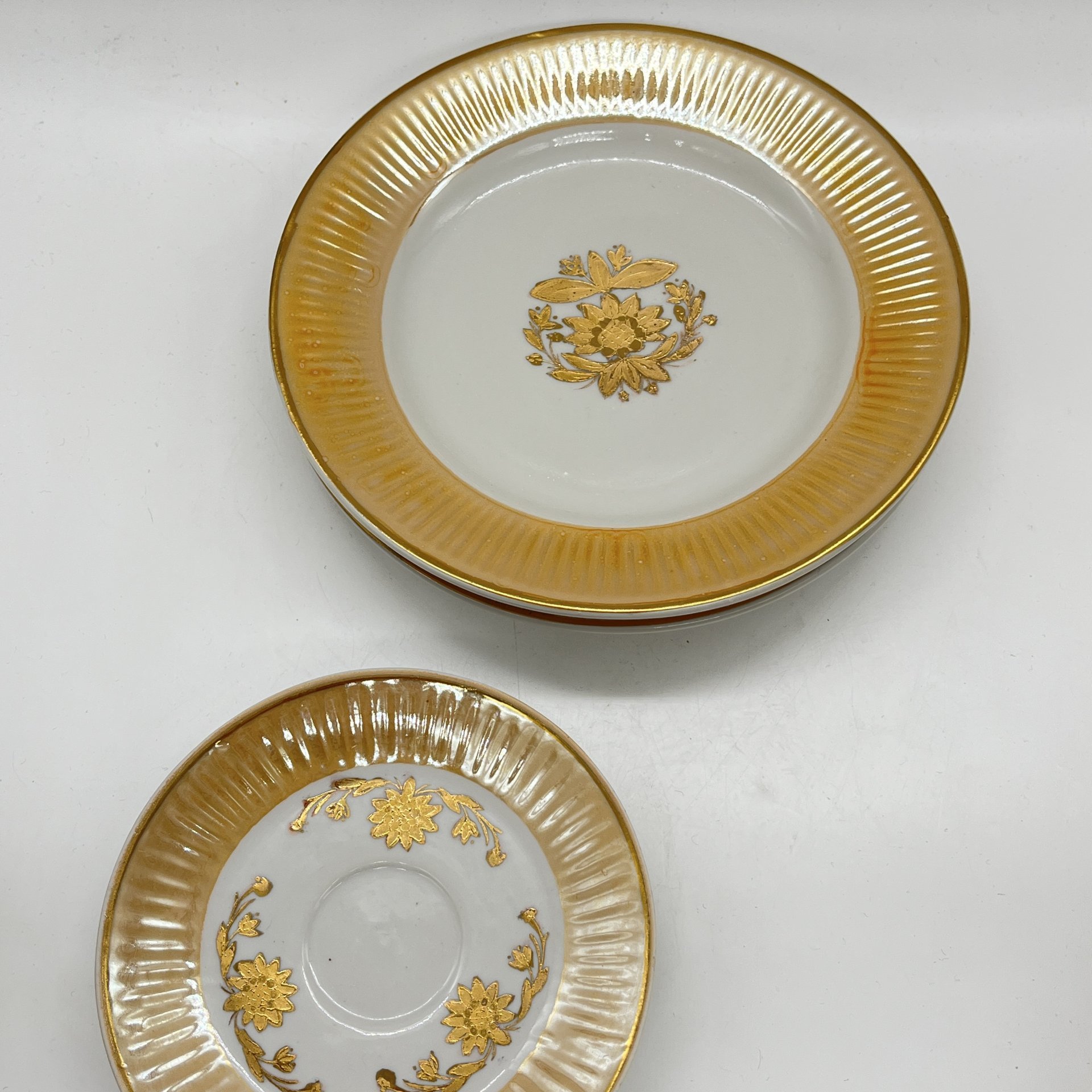 Набор из 2 десертных тарелок и 2 блюдец в золотистой гамме, фарфор, деколь, золочение, Барановский фарфоровый завод, СССР, 1970-1991 гг.