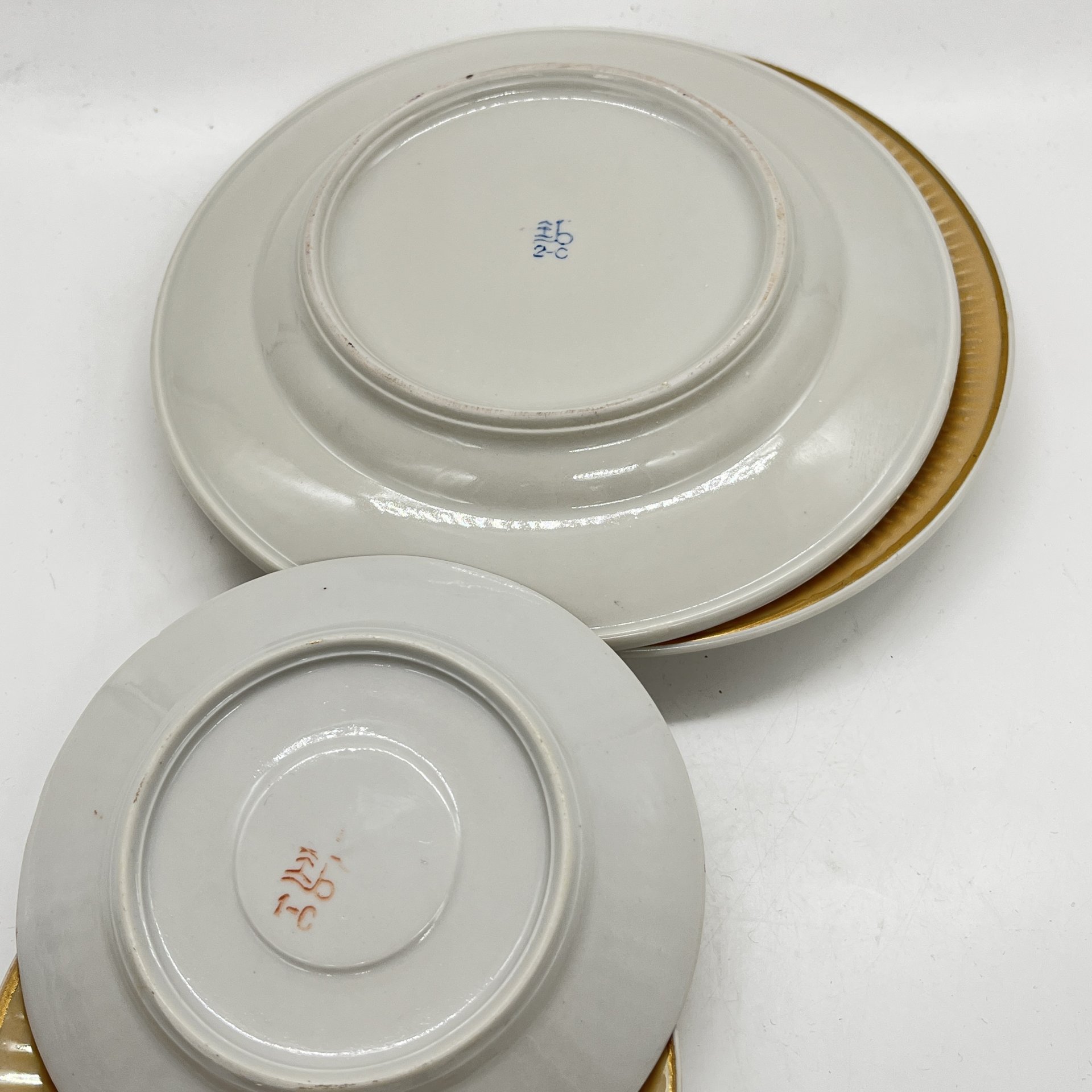 Набор из 2 десертных тарелок и 2 блюдец в золотистой гамме, фарфор, деколь, золочение, Барановский фарфоровый завод, СССР, 1970-1991 гг.