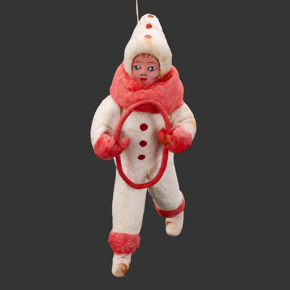 Игрушка ёлочная "Мальчик Арлекино с кругом", Артель "Всё для ребенка" г. Москва, вата, мастика, роспись, СССР, 1930-1940 гг.