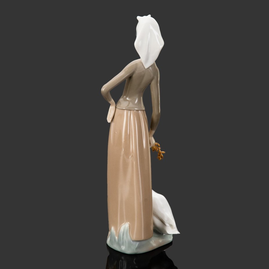 Статуэтка "Девушка с гусями", скульптор Juan Huerta, фарфор, роспись, Lladro, Lladro