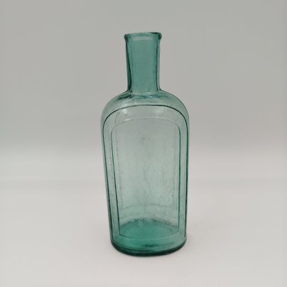 Флакон зеленоватого оттенка с филенками на тулове, стекло, Европа, 1900-1940 гг.