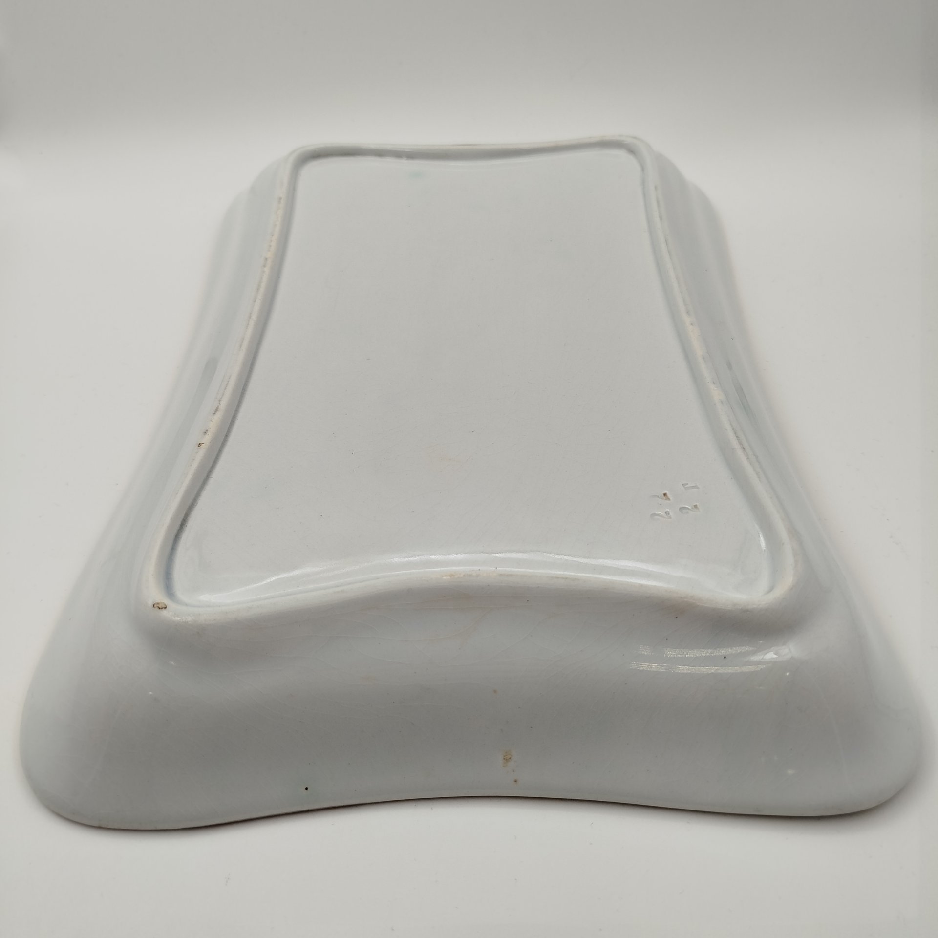 Блюдо прямоугольной формы с бортом зеленого цвета, фаянс, аэрография, золочение, Российская империя, 1890-1915 гг.