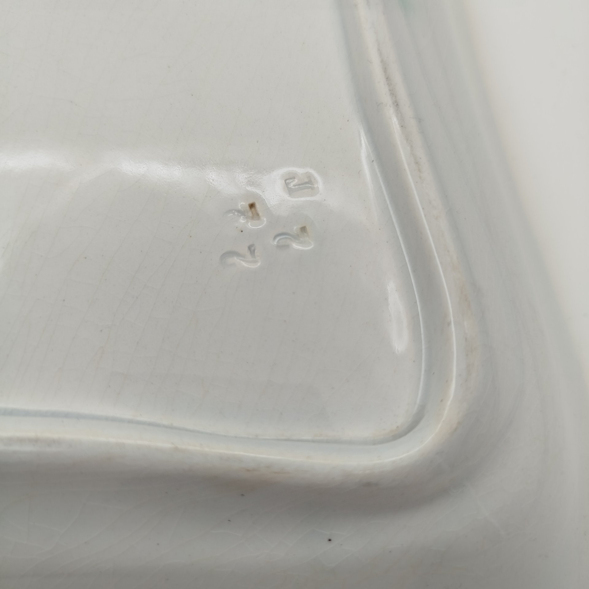 Блюдо прямоугольной формы с бортом зеленого цвета, фаянс, аэрография, золочение, Российская империя, 1890-1915 гг.