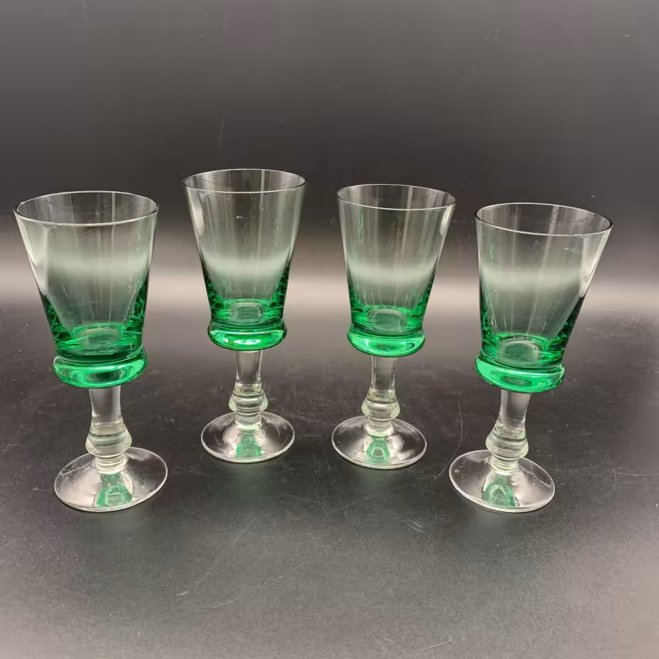 Набор бокалов/фужеров на 4 персоны, с фигурной ножкой