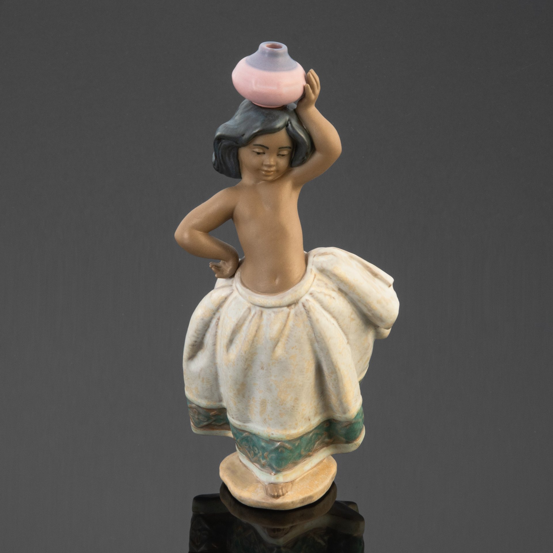Статуэтка "Девушка с кувшином на голове", Lladro