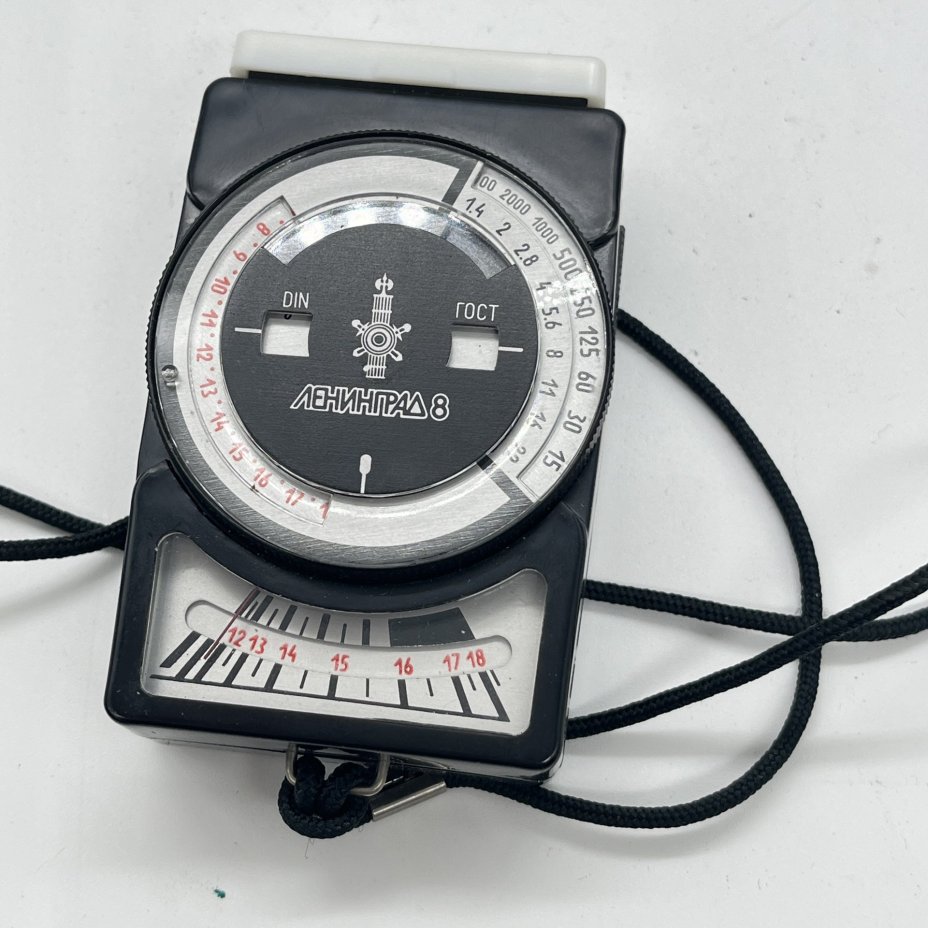 Экспонометр фотоэлектрический "Ленинград 8" в оригинальном кофре