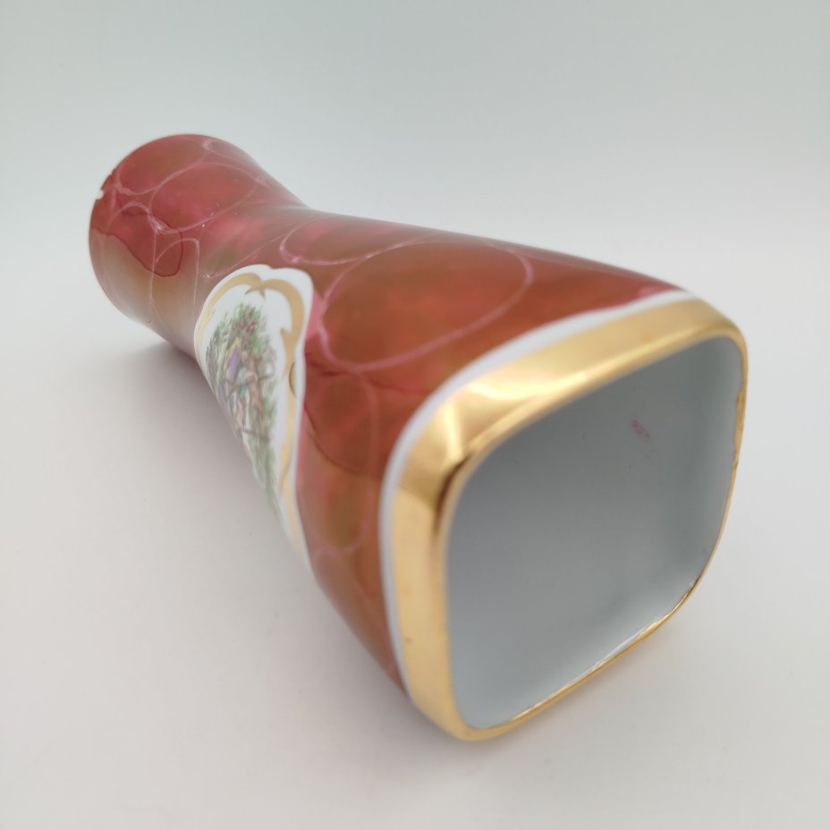 Ваза, украшенная галантной сценой, Porcelaine de Bruxelles