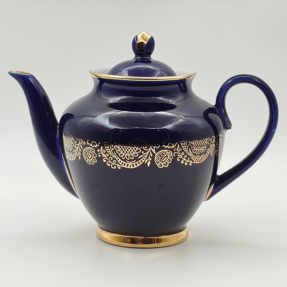 Чайник заварочный "Золотой фриз", автор Косенкова К.Г., фарфор, крытье кобальтом, золочение, Ленинградский фарфоровый завод (ЛФЗ), СССР, 1970-1991 гг.