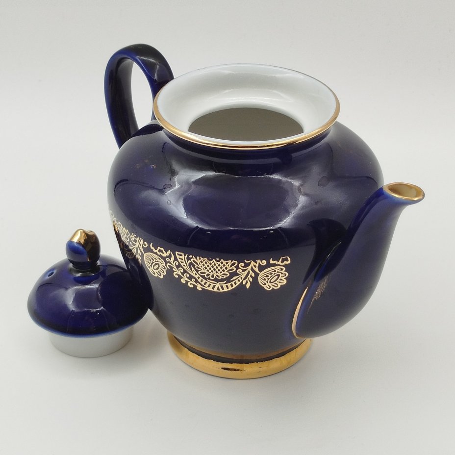 Чайник заварочный "Золотой фриз", автор Косенкова К.Г., фарфор, крытье кобальтом, золочение, Ленинградский фарфоровый завод (ЛФЗ), СССР, 1970-1991 гг.
