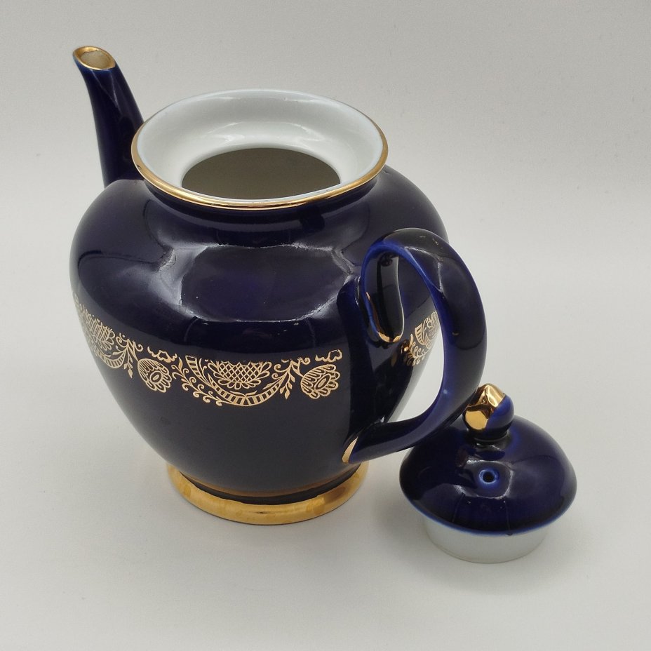Чайник заварочный "Золотой фриз", автор Косенкова К.Г., фарфор, крытье кобальтом, золочение, Ленинградский фарфоровый завод (ЛФЗ), СССР, 1970-1991 гг.