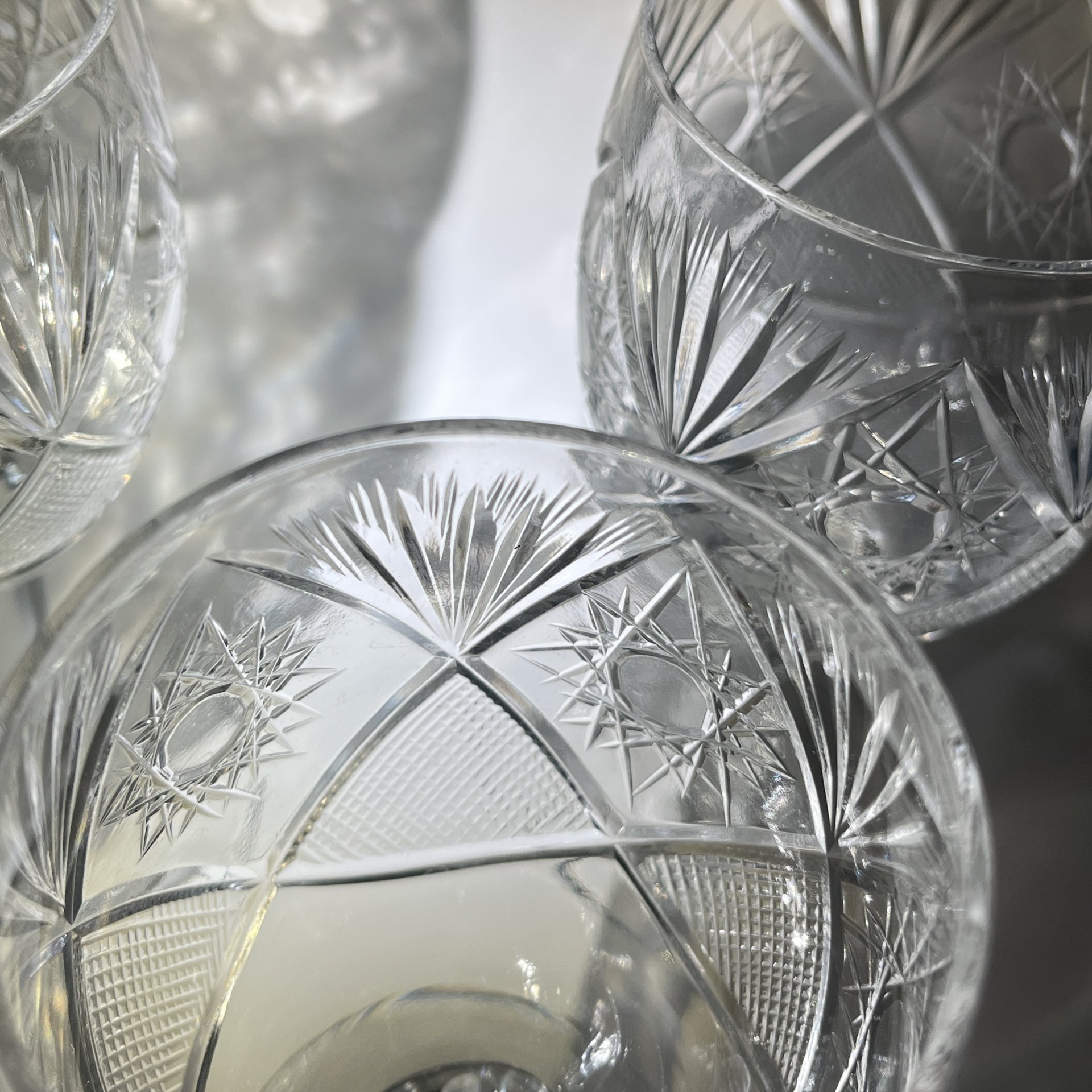 Набор из 4 бокалов с резным геометрическим декором