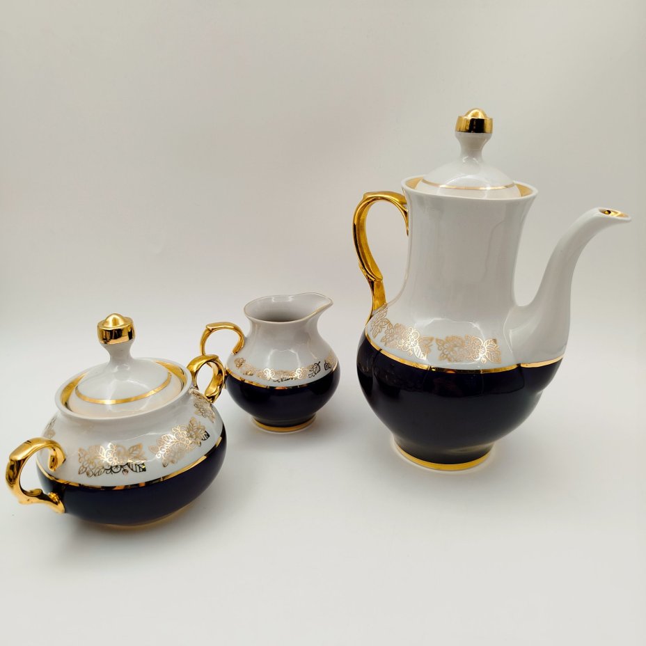 Сервиз кофейный на 6 персон (15 предметов), украшенный цветочнм декором, фарфор, крытье кобальтом, золочение, Полонский фарфоровый завод, СССР, 1980-1991 гг.