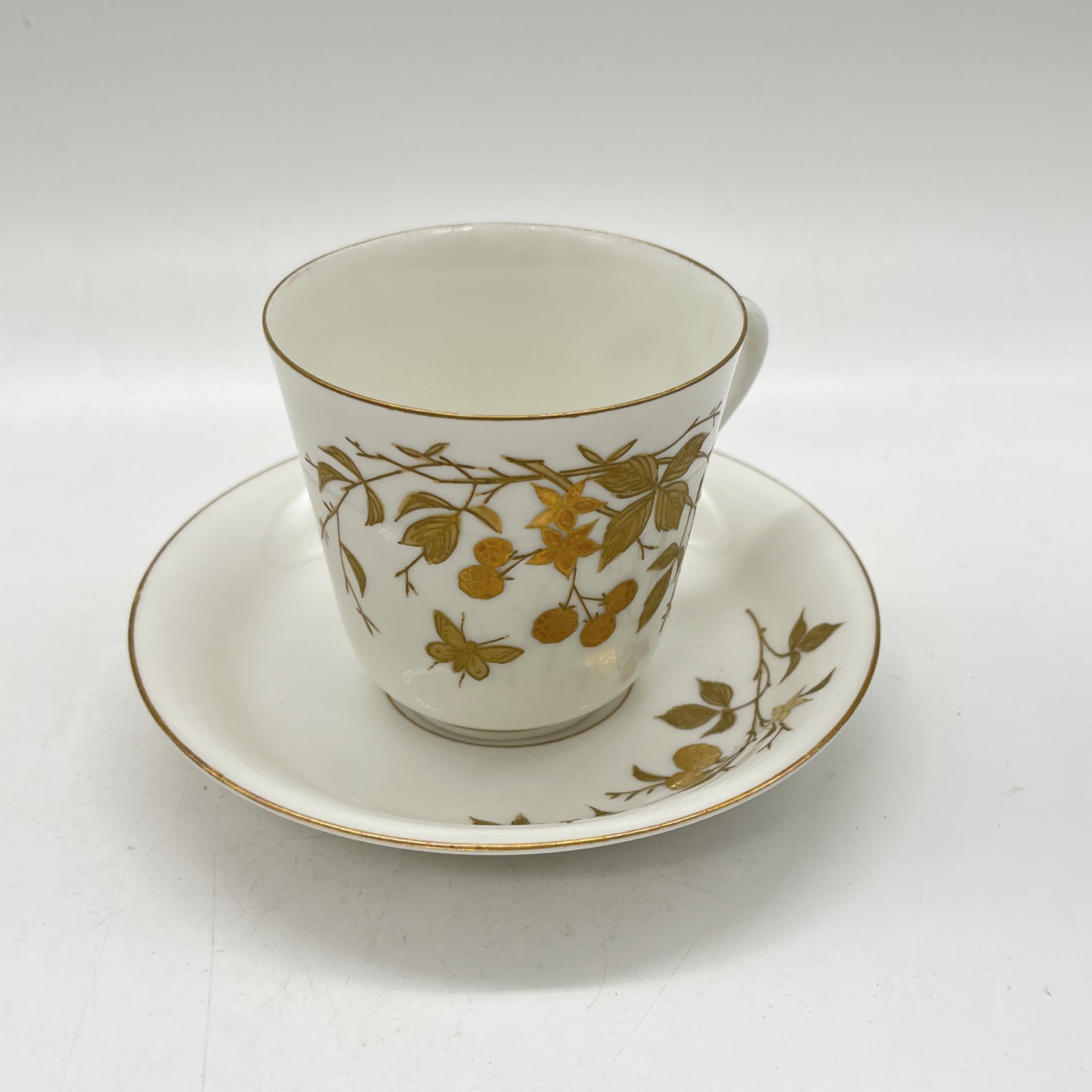 Чайная пара с цветочным декором, фарфор, эмалевая роспись, золочение, Западная Европа, 1890-1920 гг.