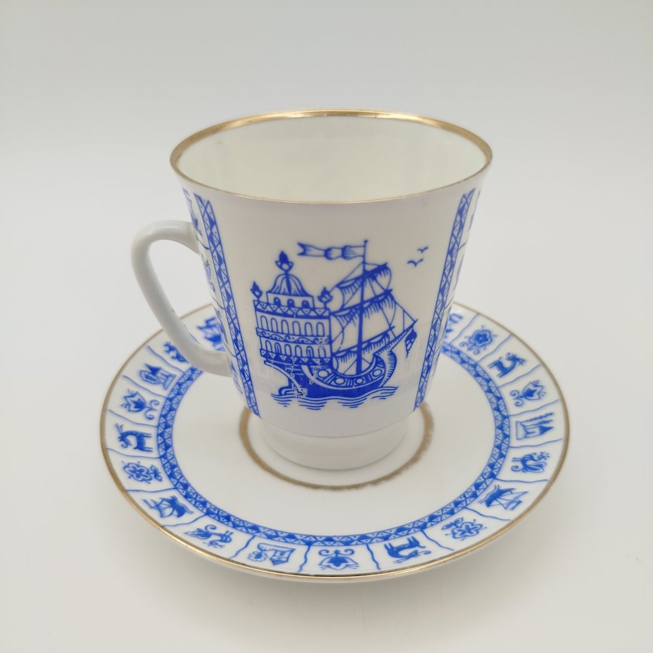 Пара кофейная "Каравелла", фарфор, деколь, золочение, Ленинградский фарфоровый завод (ЛФЗ), СССР, 1970-1992 гг.