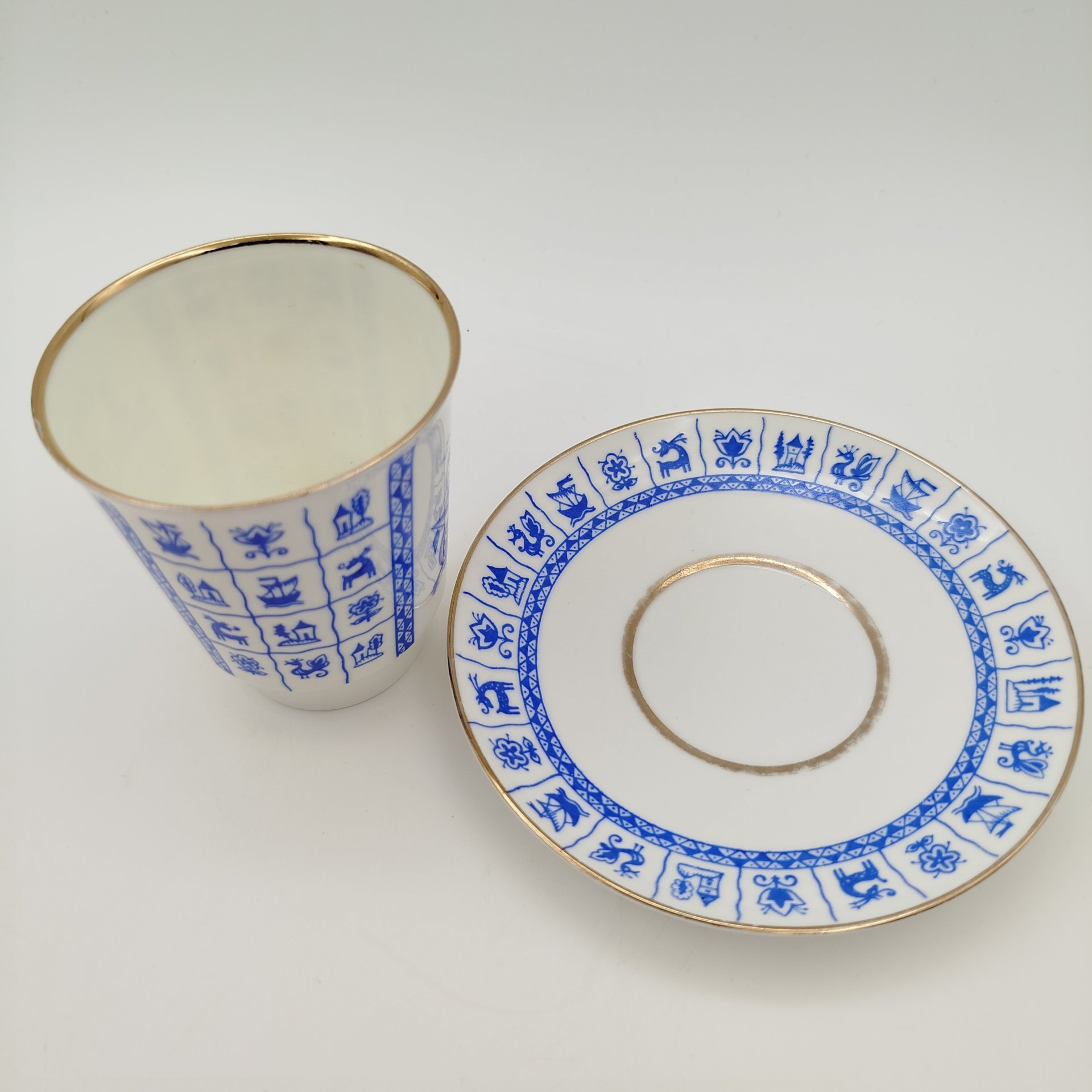 Пара кофейная "Каравелла", фарфор, деколь, золочение, Ленинградский фарфоровый завод (ЛФЗ), СССР, 1970-1992 гг.