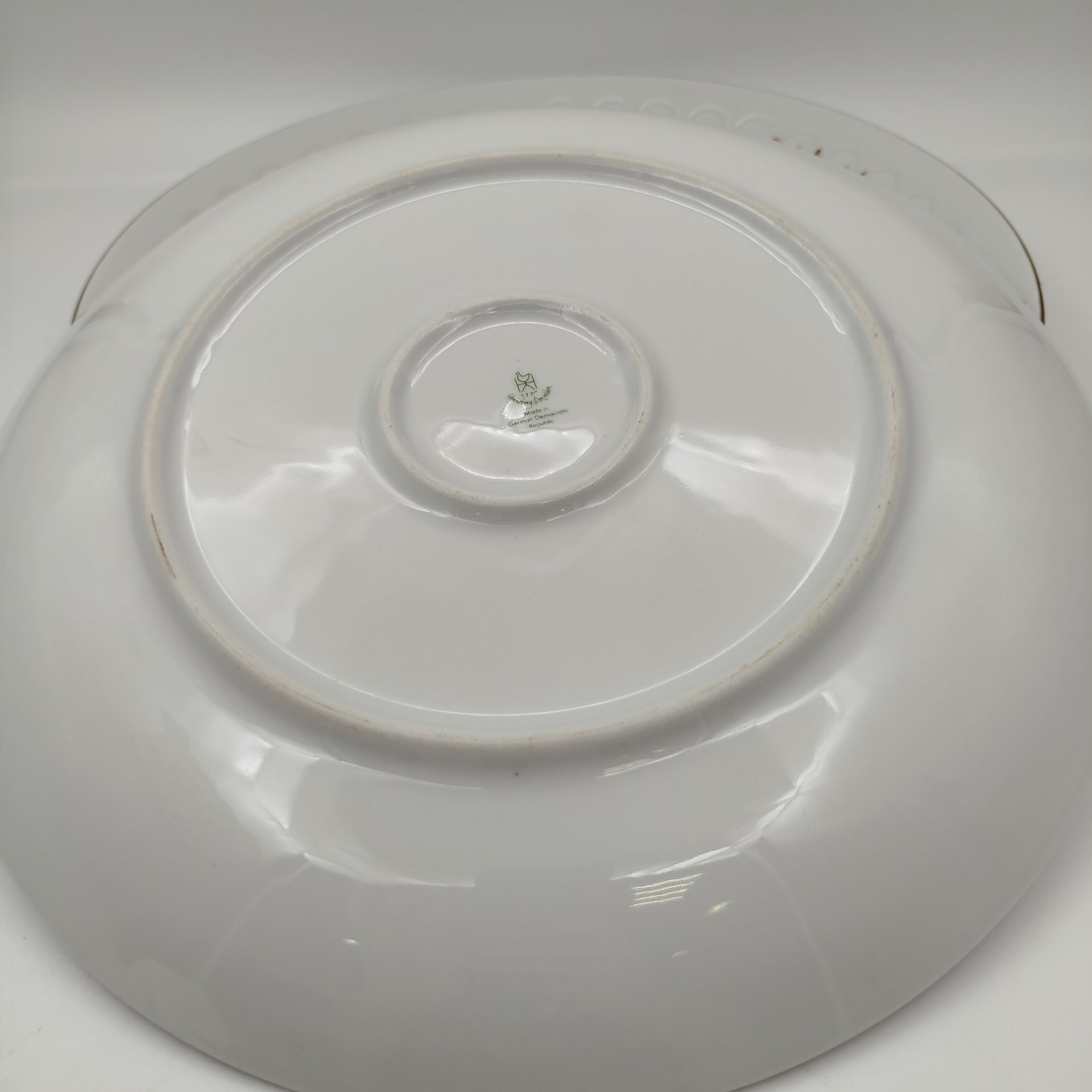 Набор из 3-х сервировочных блюд круглой формы, украшенных цветочным декором, фарфор, деколь, золочение, Graf Von Henneberg Porzellan, 1777 Jlmenau, ГДР, 1977-1990 гг.