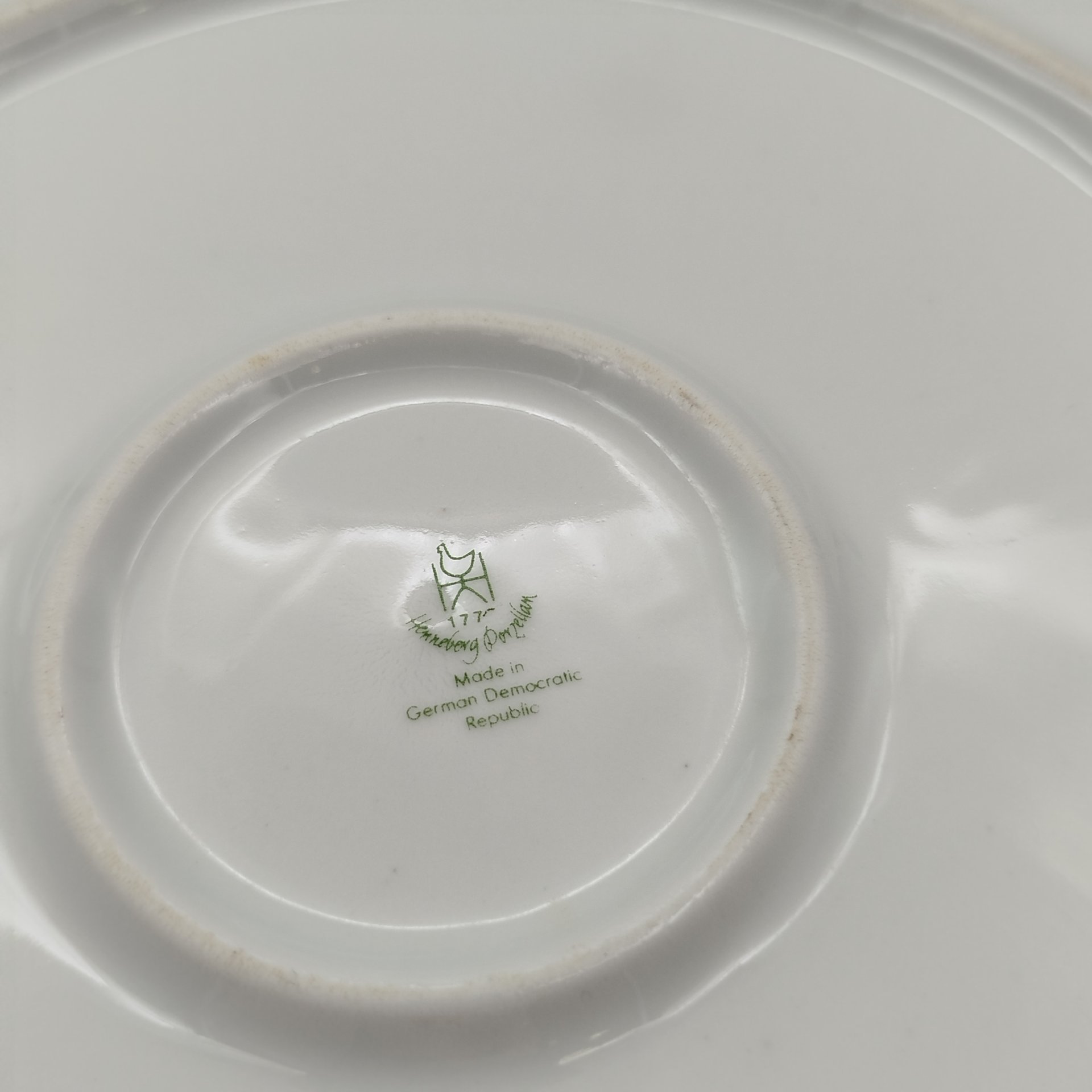 Набор из 3-х сервировочных блюд круглой формы, украшенных цветочным декором, фарфор, деколь, золочение, Graf Von Henneberg Porzellan, 1777 Jlmenau, ГДР, 1977-1990 гг.