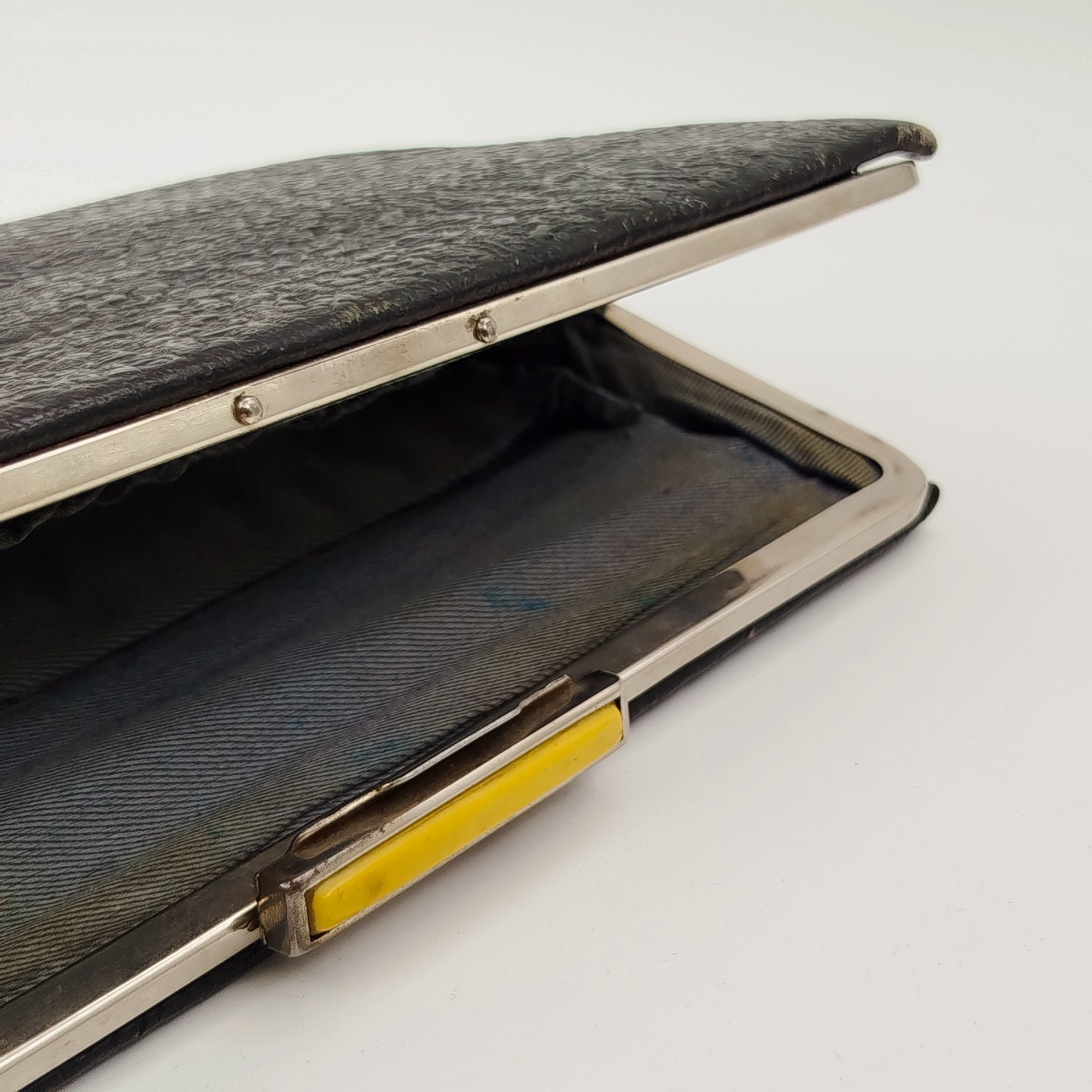 Сумочка дамская театральная (клатч) черного цвета с рифленой поверхностью, фабрика "Красный футлярщик"