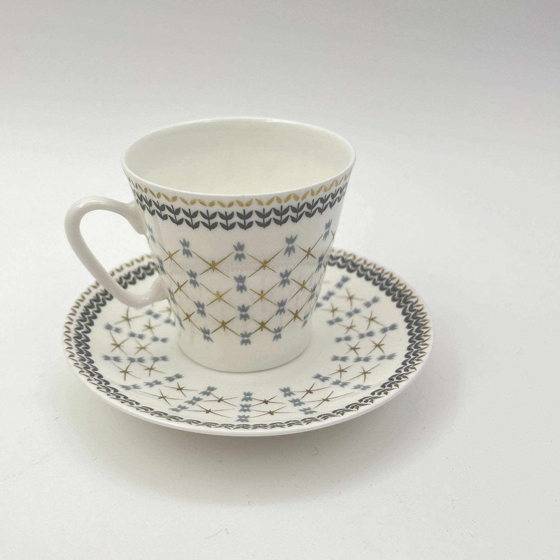 Пара кофейная, фарфор, деколь, золочение, Ленинградский фарфоровый завод (ЛФЗ), СССР, 1970-1990 гг.