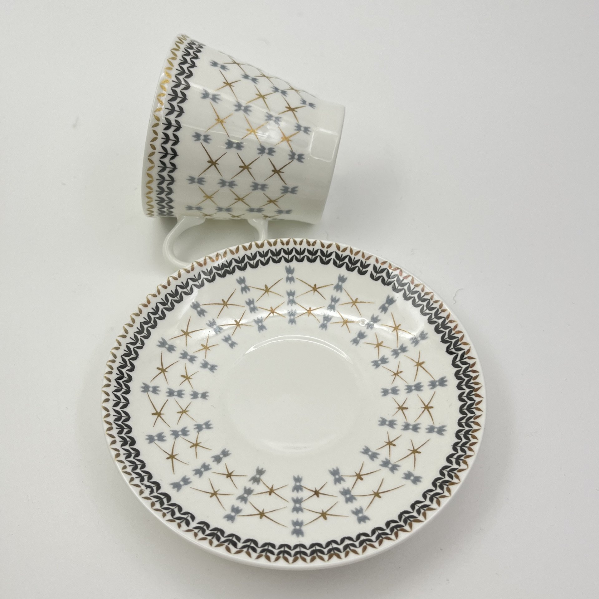 Пара кофейная, фарфор, деколь, золочение, Ленинградский фарфоровый завод (ЛФЗ), СССР, 1970-1990 гг.