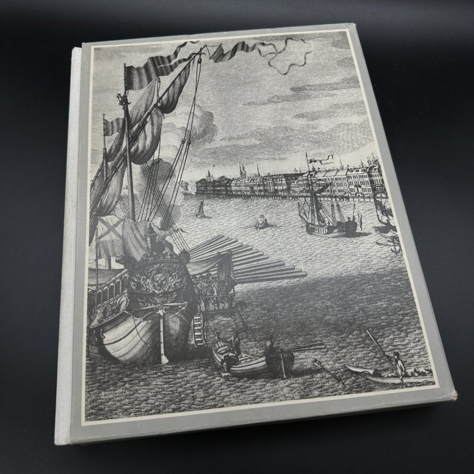 Альбом "Leningrad in works of graphic art and painting", в коробе, Издательство «Аврора»