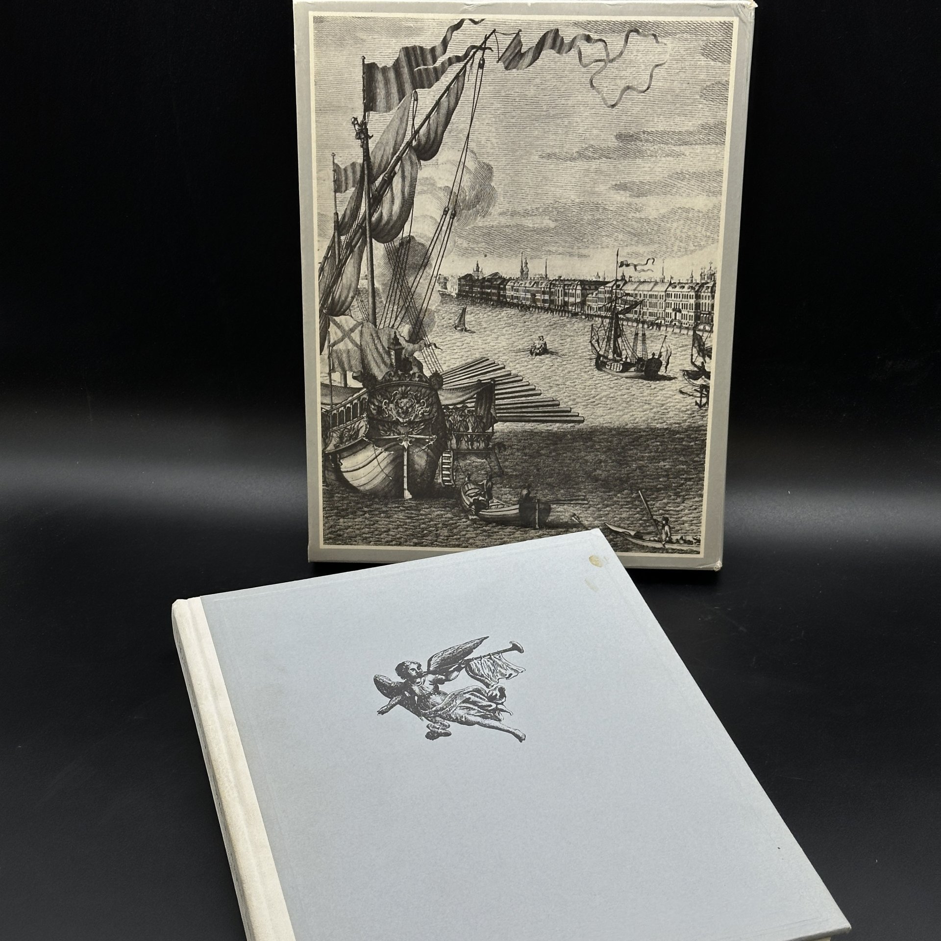Альбом "Leningrad in works of graphic art and painting", в коробе, Издательство «Аврора»