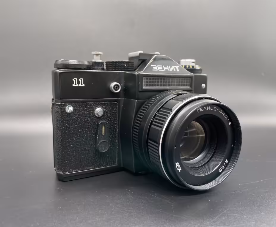 Фотоаппарат "Зенит-11" с объективом "Гелиос-44М-4", в родном кофре, Красногорский механический завод (КМЗ)