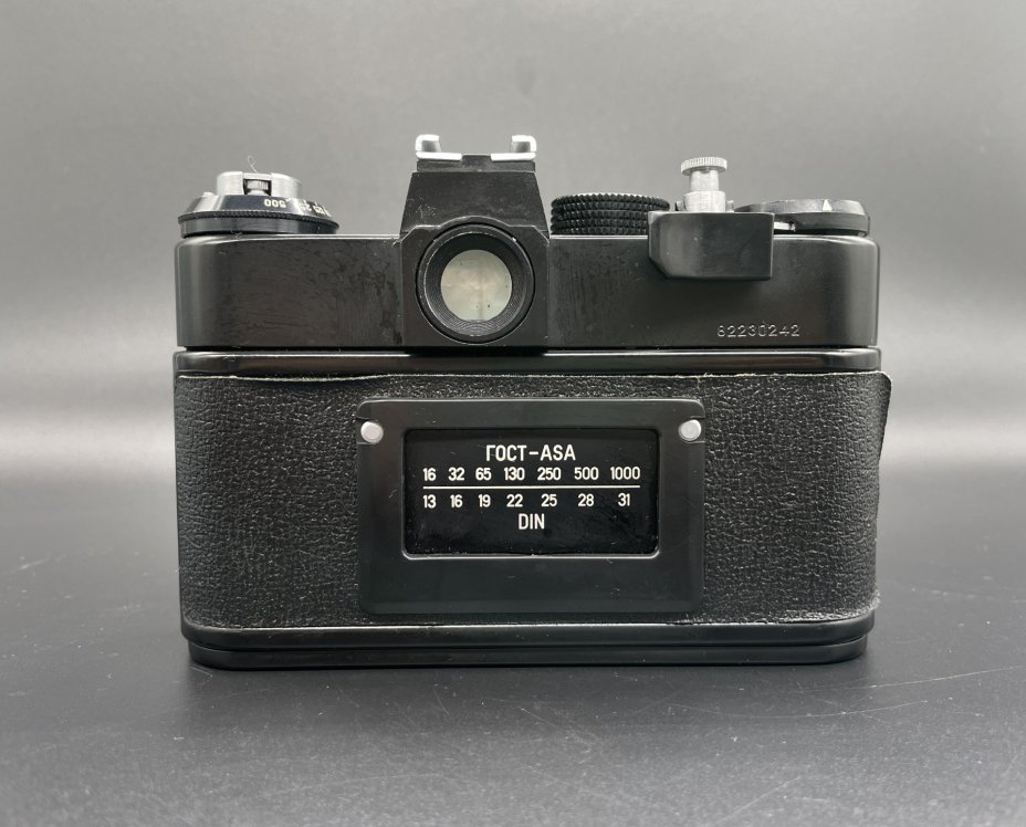Фотоаппарат "Зенит-11" с объективом "Гелиос-44М-4", в родном кофре, Красногорский механический завод (КМЗ)