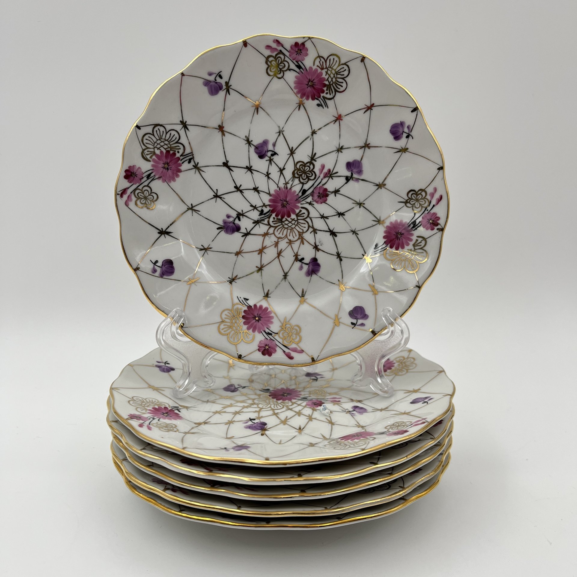 Набор десертных тарелок "Золотая сетка" ("Васильки") на 6 персон, автор рисунка А. А. Яцкевич, фарфор, золочение, роспись, Ленинградский фарфоровый завод (ЛФЗ), СССР, 1970-1986 гг.