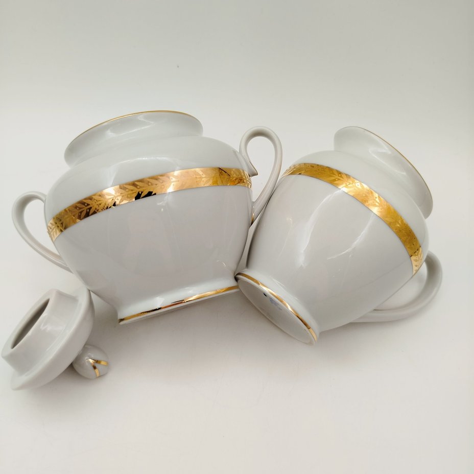 Набор из молочника и сахарницы белого цвета с декором в виде орнаментальных поясков