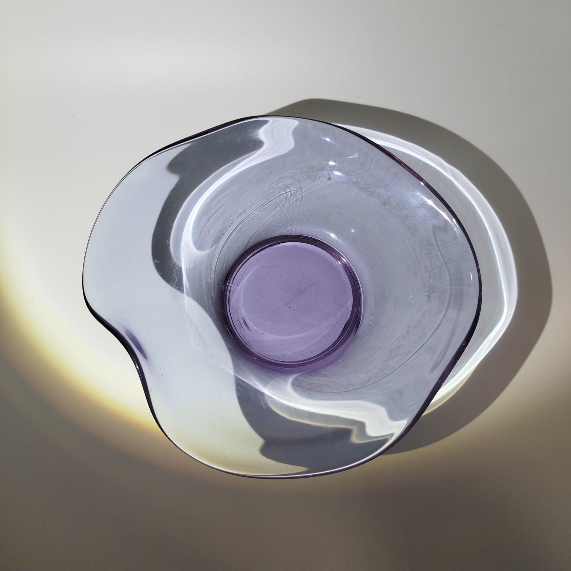 Конфетница абстрактной формы, цветное стекло, СССР, 1970-1980 гг.