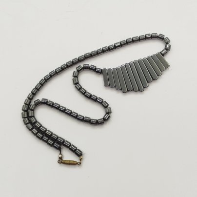 Колье с бусинами вытянутой формы, гематит, металл, СССР, 1980-2000 гг.