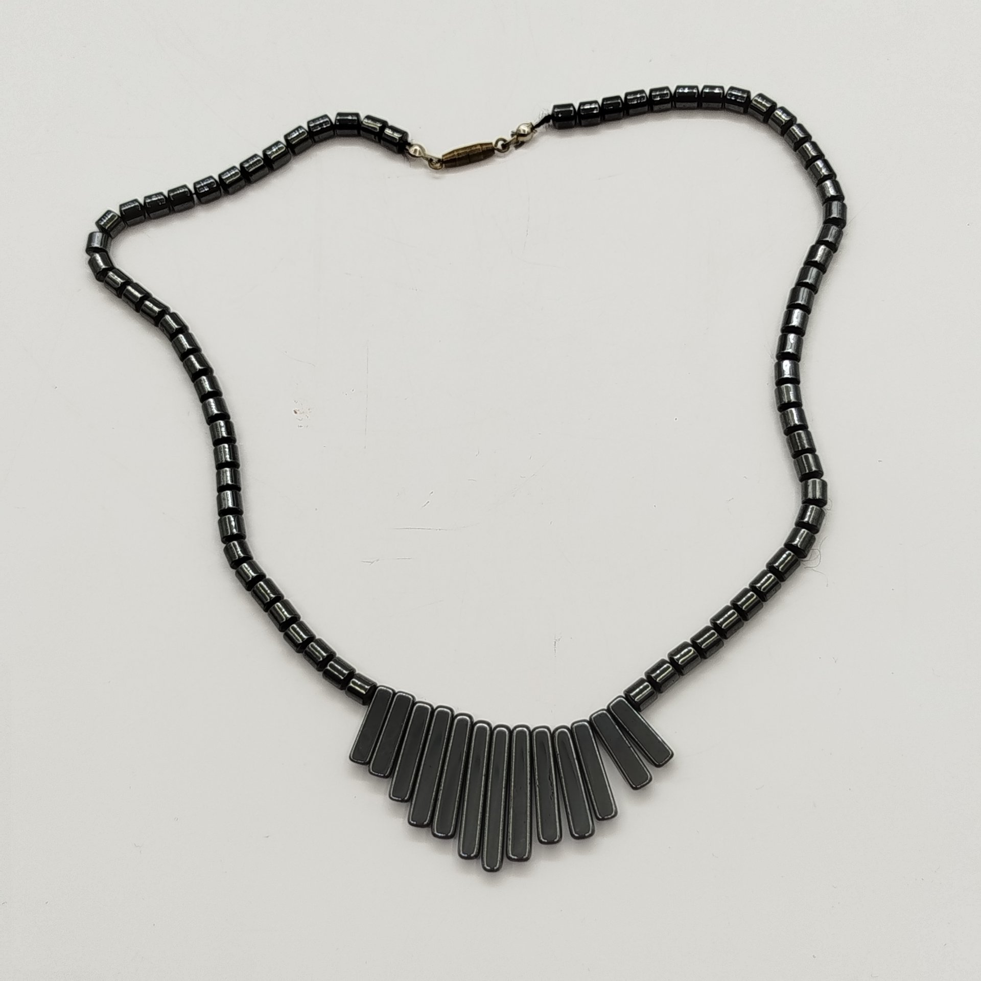 Колье с бусинами вытянутой формы, гематит, металл, СССР, 1980-2000 гг.