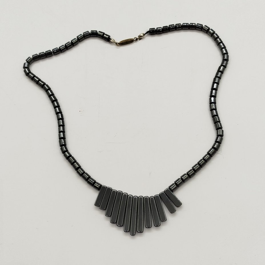Колье с бусинами вытянутой формы, гематит, металл