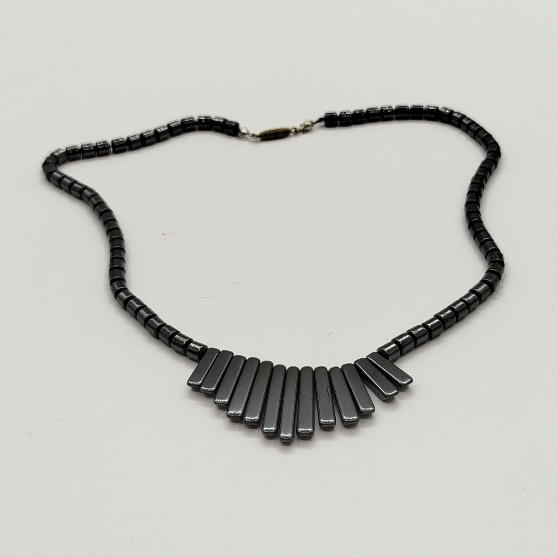 Колье с бусинами вытянутой формы, гематит, металл, СССР, 1980-2000 гг.