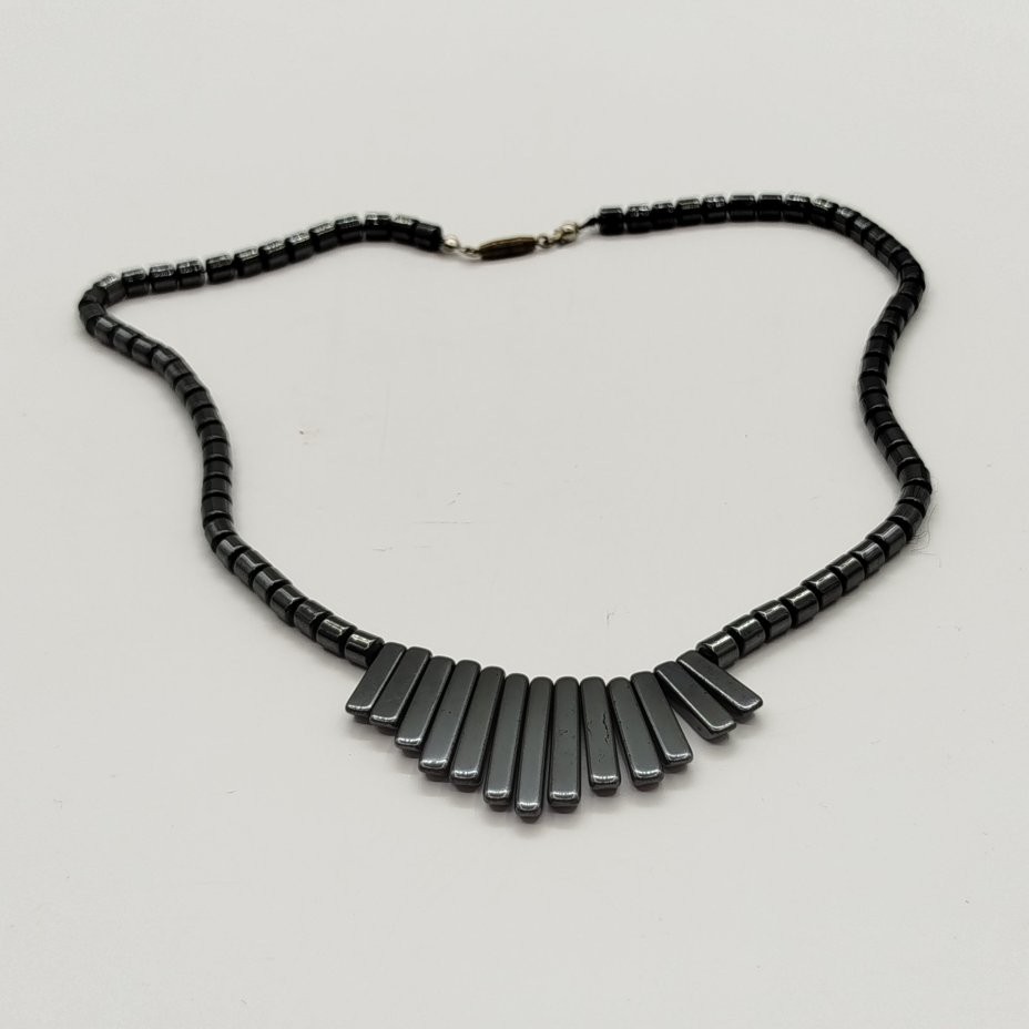 Колье с бусинами вытянутой формы, гематит, металл