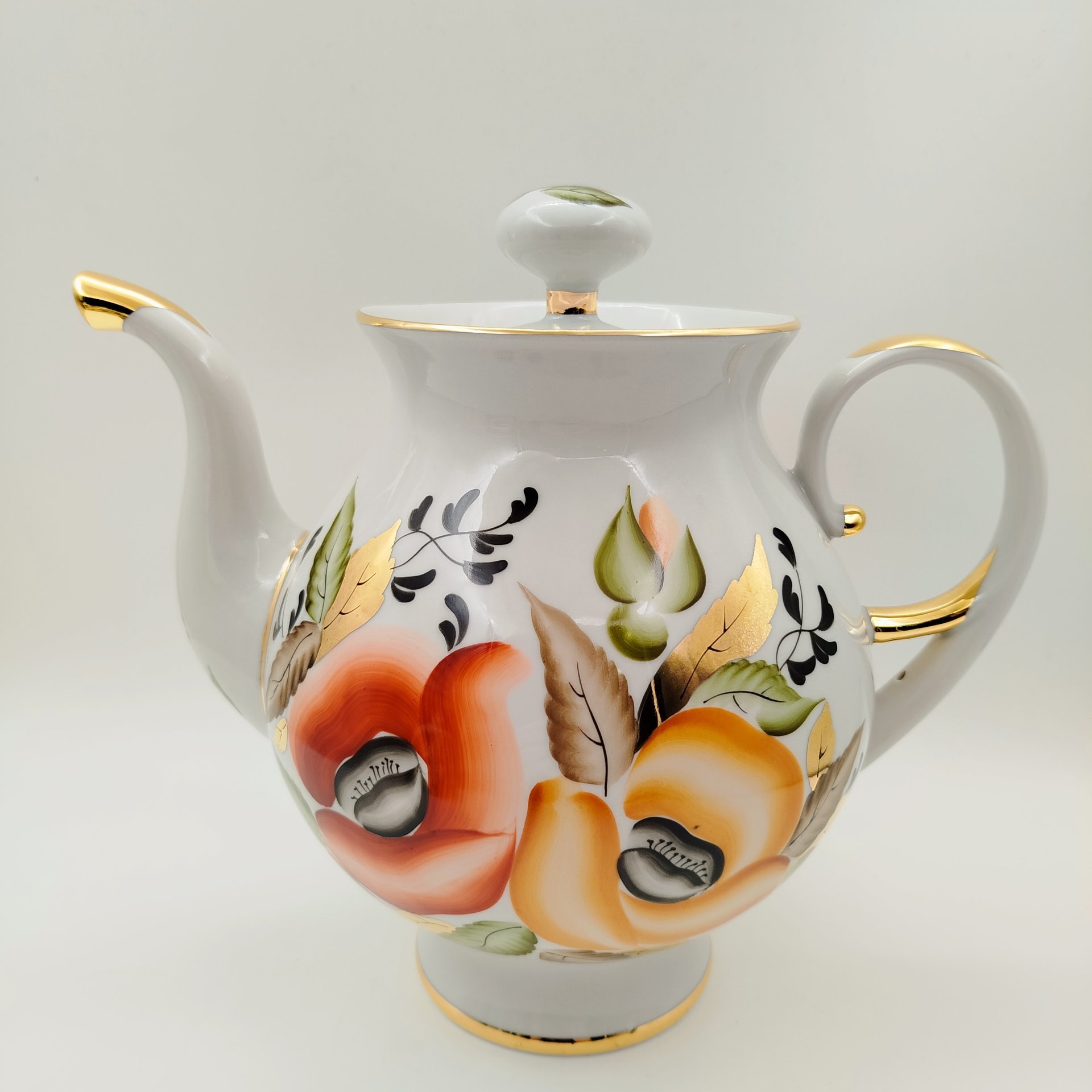 Чайник заварочный (большой) с цветочным декором, фарфор, роспись, золочение, Ленинградский опытный завод (ЛОЗ), СССР, 1984-1991 гг.