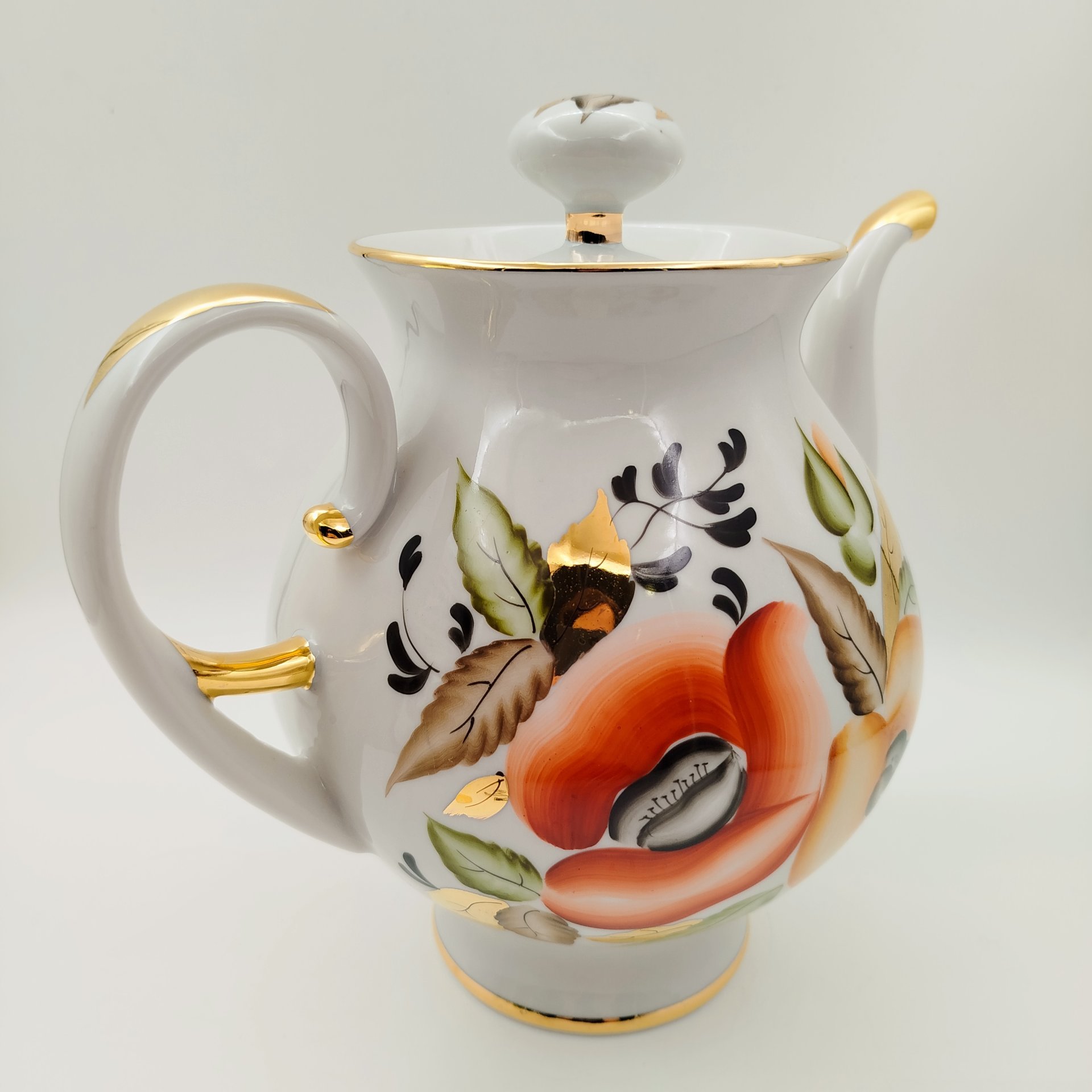 Чайник заварочный (большой) с цветочным декором, фарфор, роспись, золочение, Ленинградский опытный завод (ЛОЗ), СССР, 1984-1991 гг.