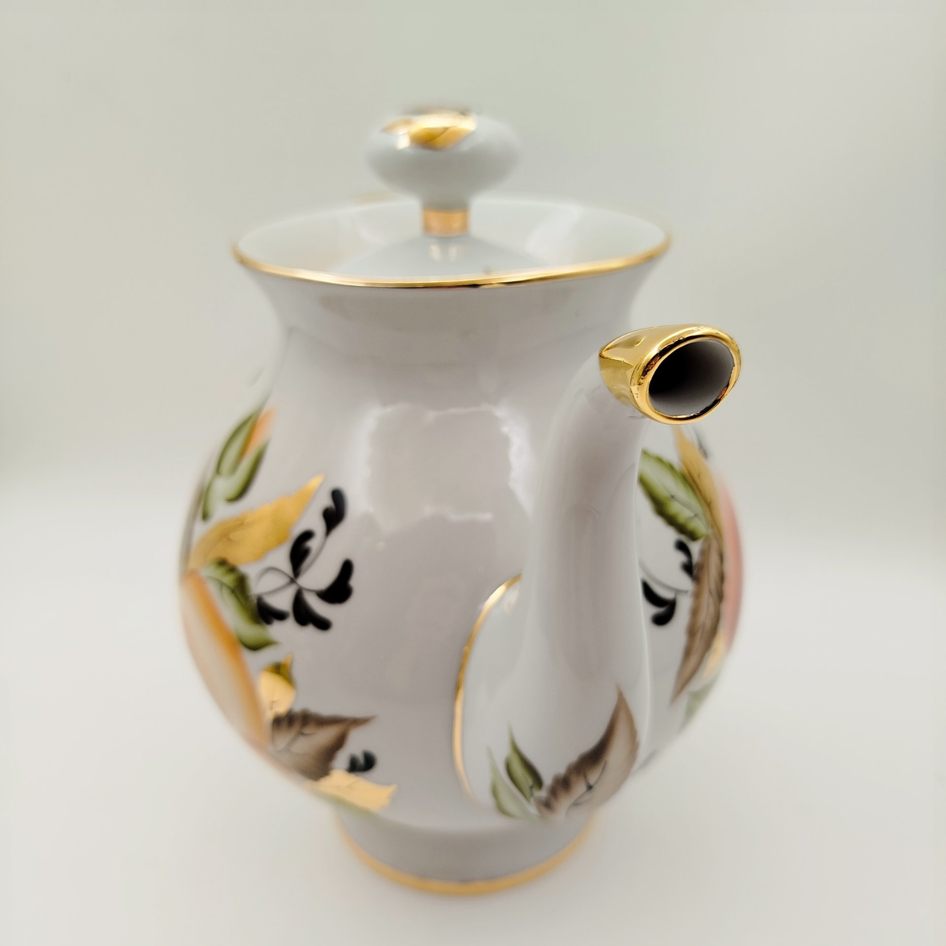 Чайник заварочный (большой) с цветочным декором, фарфор, роспись, золочение, Ленинградский опытный завод (ЛОЗ), СССР, 1984-1991 гг.