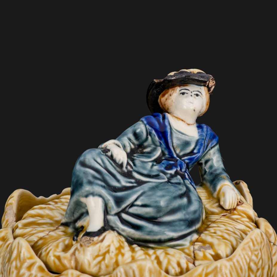 Шкатулка (сигаретница) "Дама на снопе", Товарищество М.С. Кузнецова