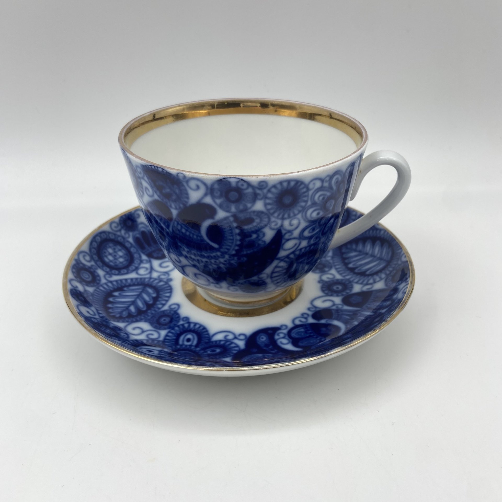 Пара чайная "Жар-птица", фарфор, деколь, золочение, Ленинградский фарфоровый завод (ЛФЗ), СССР, 1980-1990 гг.