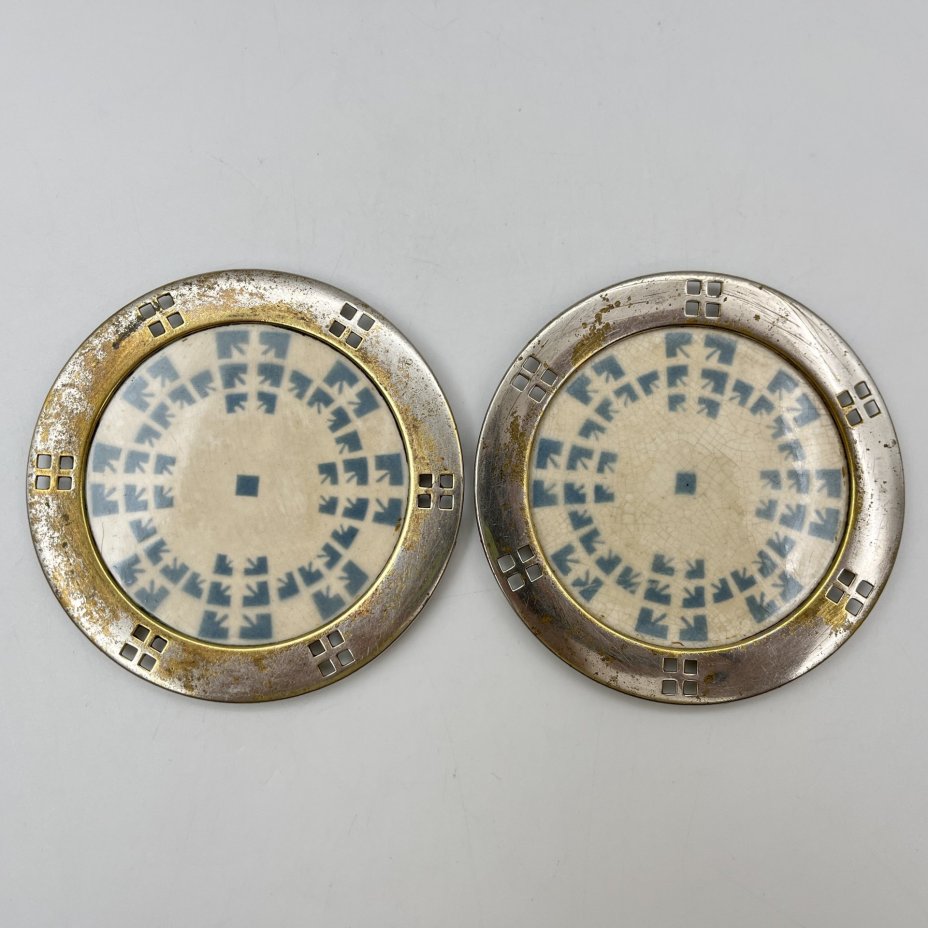 Пара подставок под горячее с геометрическим декором