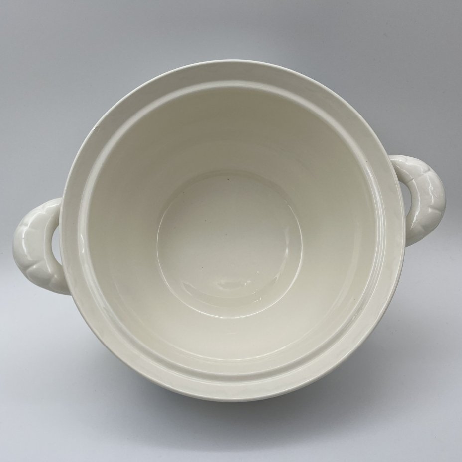 Супница, украшенная цветочным декором, фаянс, деколь с подрисовкой, Краснодарский фарфорово-фаянсовый завод «Чайка», СССР, 1960-1992 гг.