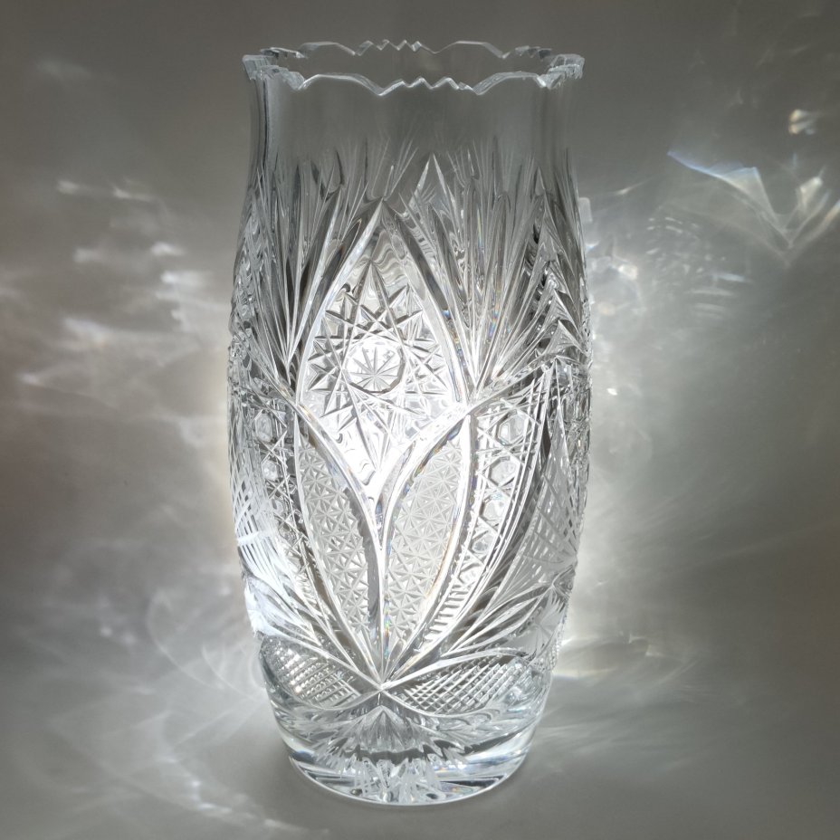 Большая ваза для цветов с резным растительным декором, хрусталь, алмазная грань, СССР, 1970-1990 гг.